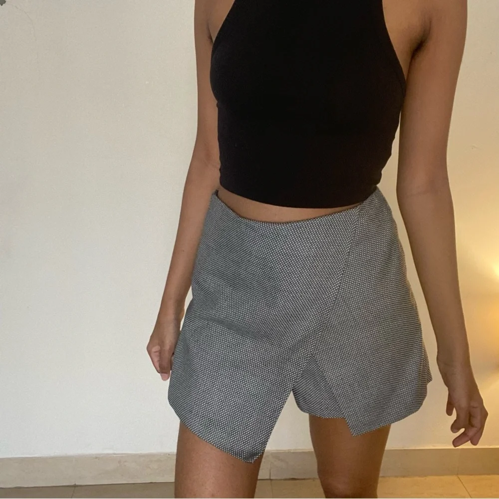 Dorothy Perkins mini skirt with shorts, skort in grey black and white. - Picture 2 of 6